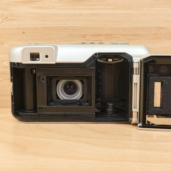 Vintage Minolta 110 Zoom Date / 35mm Film Camera / Tested & Working / Silver - Picture 8 of 8